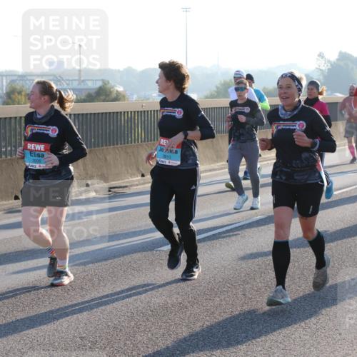 03.10.2025 - Köhlbrandbrückenlauf Lena Gebhardt http://msf.ph/oto/9062445 03.10.2025 09:20:18 Position 1 3006, 3010 meine-sportfotos.de