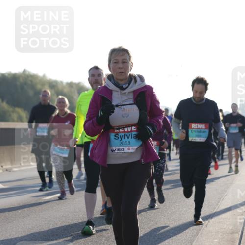 03.10.2025 - Köhlbrandbrückenlauf Jannik Wohlers http://msf.ph/oto/9062447 03.10.2025 09:23:39 Position 3 3669, 2058 meine-sportfotos.de