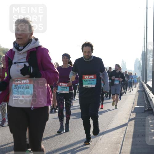 03.10.2025 - Köhlbrandbrückenlauf Jannik Wohlers http://msf.ph/oto/9062455 03.10.2025 09:23:40 Position 3 2058, 1001, 3669 meine-sportfotos.de