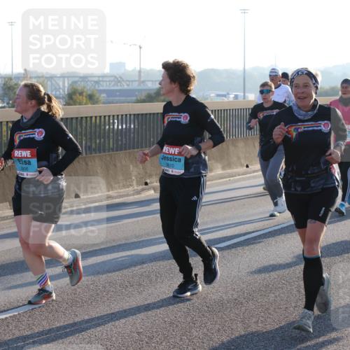 03.10.2025 - Köhlbrandbrückenlauf Lena Gebhardt http://msf.ph/oto/9062462 03.10.2025 09:20:18 Position 1 3006, 3010 meine-sportfotos.de
