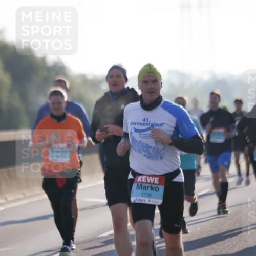 03.10.2025 - Köhlbrandbrückenlauf Jannik Wohlers http://msf.ph/oto/9062471 03.10.2025 09:15:39 Position 3 41, 29, 20, 1116 meine-sportfotos.de