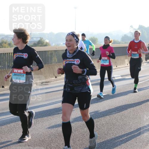 03.10.2025 - Köhlbrandbrückenlauf Lena Gebhardt http://msf.ph/oto/9062472 03.10.2025 09:20:18 Position 1 3010, 1355, 1598 meine-sportfotos.de