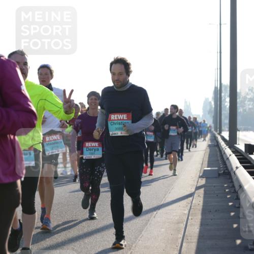 03.10.2025 - Köhlbrandbrückenlauf Jannik Wohlers http://msf.ph/oto/9062498 03.10.2025 09:23:40 Position 3 2058, 2319, 1001, 3669 meine-sportfotos.de