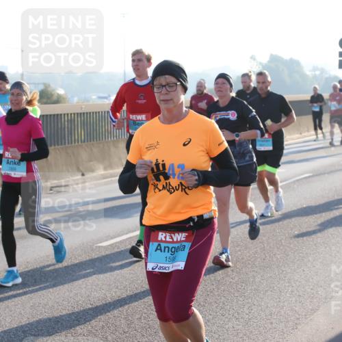 03.10.2025 - Köhlbrandbrückenlauf Lena Gebhardt http://msf.ph/oto/9062506 03.10.2025 09:20:20 Position 1 1355, 1598 meine-sportfotos.de