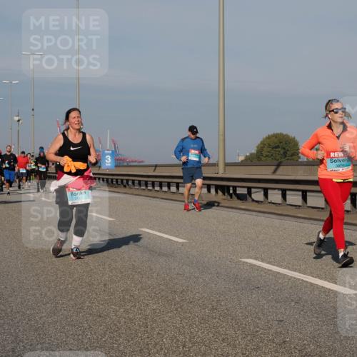 03.10.2025 - Köhlbrandbrückenlauf Fabian Wolf http://msf.ph/oto/9062514 03.10.2025 10:06:16 Position 3 3113, 3, 3074 meine-sportfotos.de