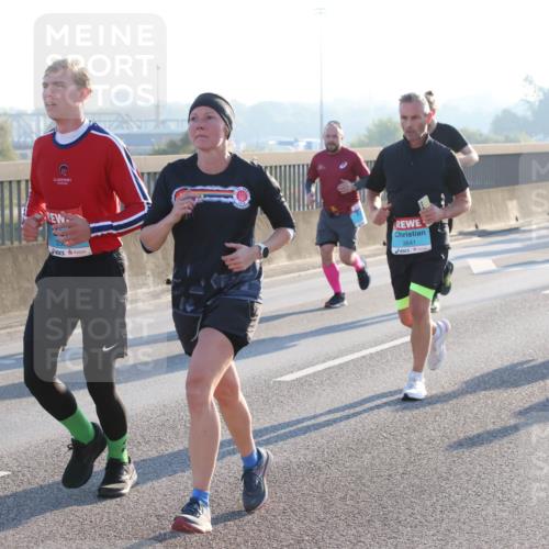 03.10.2025 - Köhlbrandbrückenlauf Lena Gebhardt http://msf.ph/oto/9062532 03.10.2025 09:20:21 Position 1 3641 meine-sportfotos.de