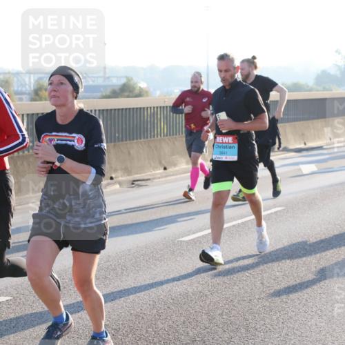 03.10.2025 - Köhlbrandbrückenlauf Lena Gebhardt http://msf.ph/oto/9062535 03.10.2025 09:20:21 Position 1 3641 meine-sportfotos.de