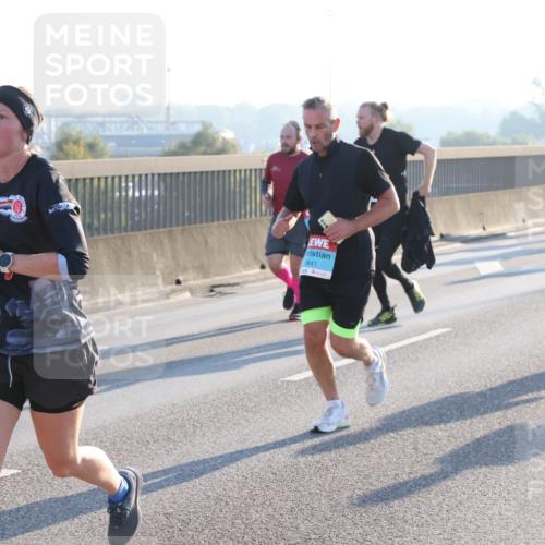 03.10.2025 - Köhlbrandbrückenlauf Lena Gebhardt http://msf.ph/oto/9062542 03.10.2025 09:20:21 Position 1 2560, 641 meine-sportfotos.de