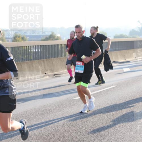 03.10.2025 - Köhlbrandbrückenlauf Lena Gebhardt http://msf.ph/oto/9062543 03.10.2025 09:20:21 Position 1 3641 meine-sportfotos.de