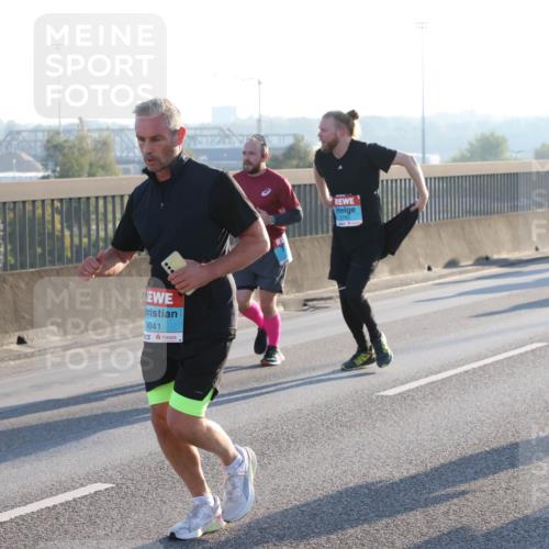 03.10.2025 - Köhlbrandbrückenlauf Lena Gebhardt http://msf.ph/oto/9062570 03.10.2025 09:20:22 Position 1 3641, 2793 meine-sportfotos.de
