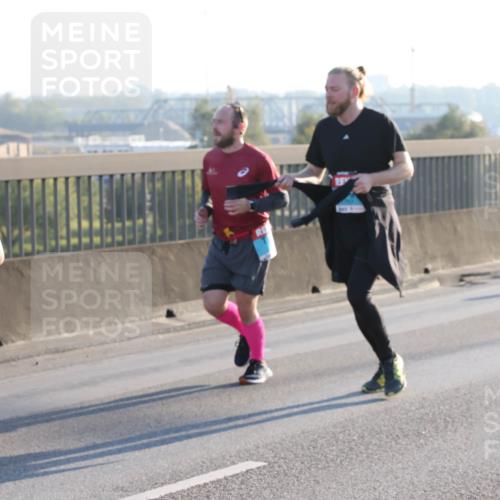 03.10.2025 - Köhlbrandbrückenlauf Lena Gebhardt http://msf.ph/oto/9062605 03.10.2025 09:20:23 Position 1  meine-sportfotos.de