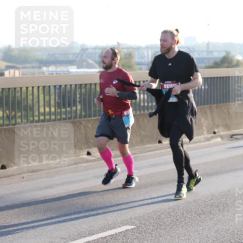 03.10.2025 - Köhlbrandbrückenlauf Lena Gebhardt http://msf.ph/oto/9062611 03.10.2025 09:20:23 Position 1  meine-sportfotos.de