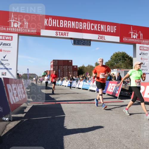 03.10.2025 - Köhlbrandbrückenlauf Lena Gebhardt http://msf.ph/oto/9062622 03.10.2025 13:12:06 Ziel 4176, 4305, 4369, 4468, 4470, 4474, 5856, 5910, 5911, 5927, 6121, 6184, 6763, 6796 meine-sportfotos.de