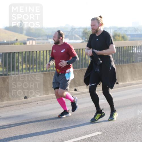 03.10.2025 - Köhlbrandbrückenlauf Lena Gebhardt http://msf.ph/oto/9062628 03.10.2025 09:20:23 Position 1  meine-sportfotos.de