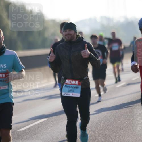 03.10.2025 - Köhlbrandbrückenlauf Jannik Wohlers http://msf.ph/oto/9062634 03.10.2025 09:15:43 Position 3 1141, 2959, 1134 meine-sportfotos.de