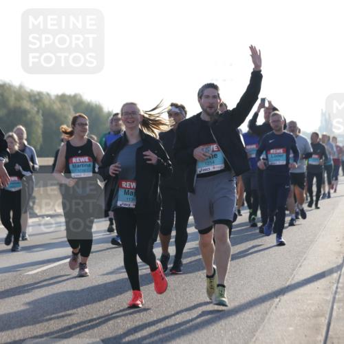 03.10.2025 - Köhlbrandbrückenlauf Jannik Wohlers http://msf.ph/oto/9062642 03.10.2025 09:23:44 Position 3 21, 1728, 1136, 1254 meine-sportfotos.de
