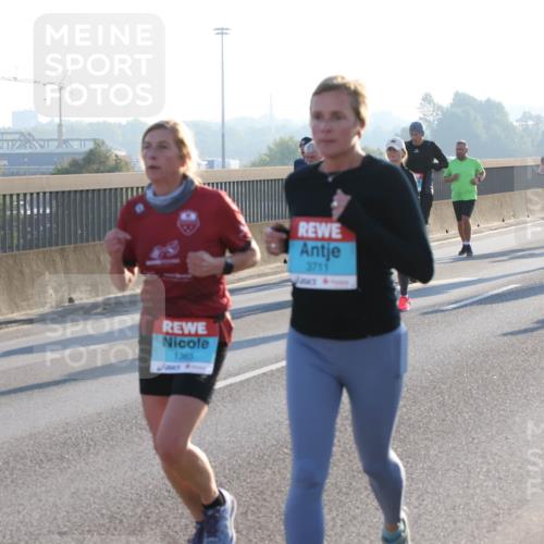 03.10.2025 - Köhlbrandbrückenlauf Lena Gebhardt http://msf.ph/oto/9062655 03.10.2025 09:20:24 Position 1 1363, 3711 meine-sportfotos.de