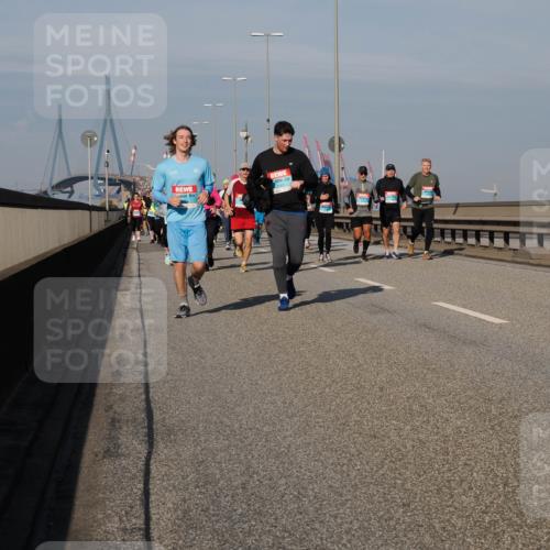 03.10.2025 - Köhlbrandbrückenlauf Fabian Wolf http://msf.ph/oto/9062661 03.10.2025 10:06:21 Position 3 2383 meine-sportfotos.de
