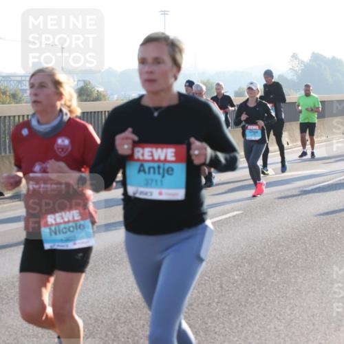 03.10.2025 - Köhlbrandbrückenlauf Lena Gebhardt http://msf.ph/oto/9062667 03.10.2025 09:20:24 Position 1 3711 meine-sportfotos.de
