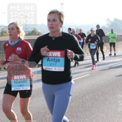 03.10.2025 - Köhlbrandbrückenlauf Lena Gebhardt http://msf.ph/oto/9062670 03.10.2025 09:20:24 Position 1 3711, 1363 meine-sportfotos.de