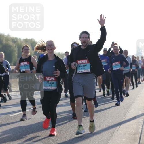 03.10.2025 - Köhlbrandbrückenlauf Jannik Wohlers http://msf.ph/oto/9062671 03.10.2025 09:23:45 Position 3 1728, 1136, 1254 meine-sportfotos.de