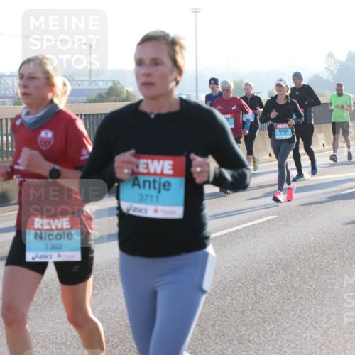 03.10.2025 - Köhlbrandbrückenlauf Lena Gebhardt http://msf.ph/oto/9062672 03.10.2025 09:20:24 Position 1 1363, 3711 meine-sportfotos.de
