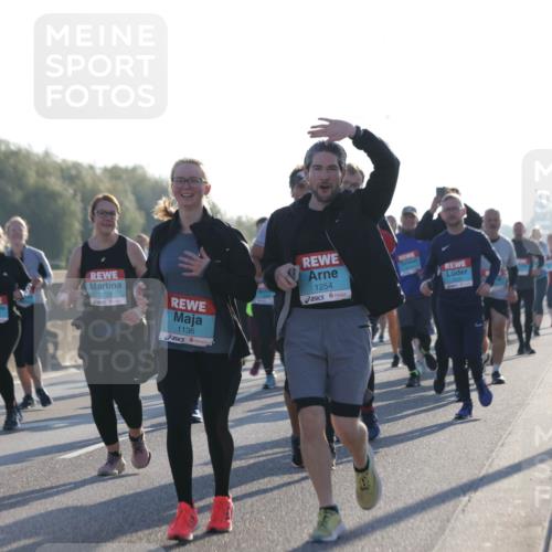 03.10.2025 - Köhlbrandbrückenlauf Jannik Wohlers http://msf.ph/oto/9062678 03.10.2025 09:23:45 Position 3 1728, 1136, 1254 meine-sportfotos.de