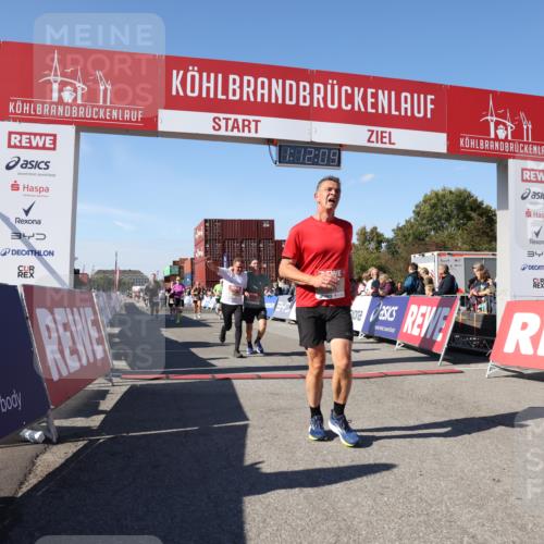 03.10.2025 - Köhlbrandbrückenlauf Lena Gebhardt http://msf.ph/oto/9062685 03.10.2025 13:12:09 Ziel 4176, 4305, 4369, 4468, 4470, 4474, 5644, 5856, 5910, 5911, 5927, 6098, 6121, 6184, 6185 meine-sportfotos.de