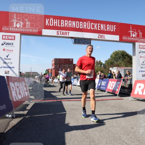 03.10.2025 - Köhlbrandbrückenlauf Lena Gebhardt http://msf.ph/oto/9062692 03.10.2025 13:12:09 Ziel 4176, 4305, 4369, 4468, 4470, 4474, 5644, 5856, 5910, 5911, 5927, 6098, 6121, 6184, 6185 meine-sportfotos.de