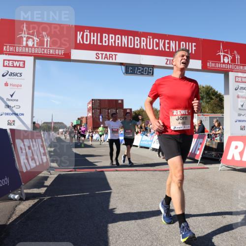 03.10.2025 - Köhlbrandbrückenlauf Lena Gebhardt http://msf.ph/oto/9062704 03.10.2025 13:12:09 Ziel 4176, 4305, 4369, 4468, 4470, 4474, 5644, 5856, 5910, 5911, 5927, 6098, 6121, 6184, 6185 meine-sportfotos.de