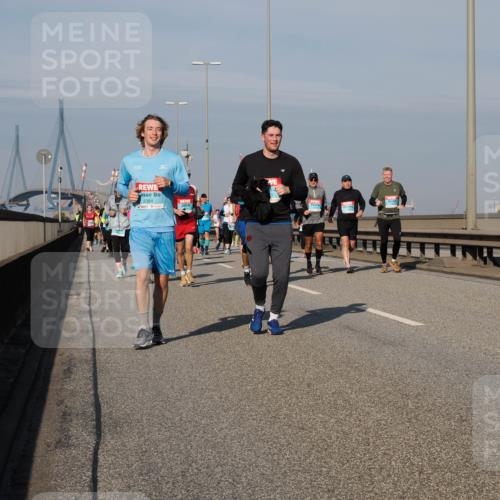 03.10.2025 - Köhlbrandbrückenlauf Fabian Wolf http://msf.ph/oto/9062710 03.10.2025 10:06:22 Position 3 2384 meine-sportfotos.de