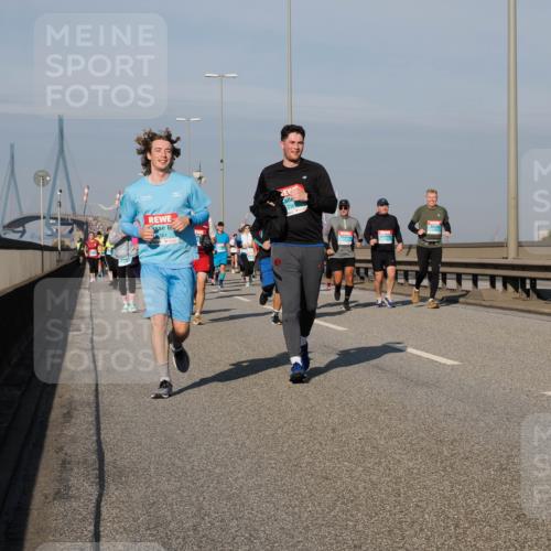 03.10.2025 - Köhlbrandbrückenlauf Fabian Wolf http://msf.ph/oto/9062715 03.10.2025 10:06:22 Position 3 384, 238 meine-sportfotos.de