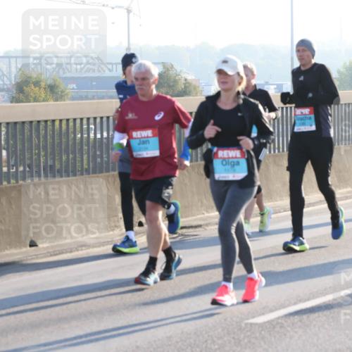 03.10.2025 - Köhlbrandbrückenlauf Lena Gebhardt http://msf.ph/oto/9062729 03.10.2025 09:20:25 Position 1  meine-sportfotos.de