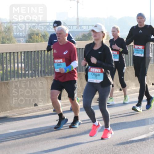 03.10.2025 - Köhlbrandbrückenlauf Lena Gebhardt http://msf.ph/oto/9062735 03.10.2025 09:20:26 Position 1  meine-sportfotos.de