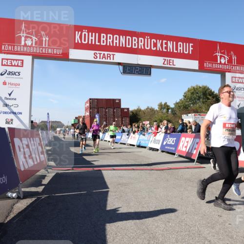 03.10.2025 - Köhlbrandbrückenlauf Lena Gebhardt http://msf.ph/oto/9062761 03.10.2025 13:12:11 Ziel 4176, 4305, 4369, 4468, 4470, 4474, 4656, 5644, 5856, 5927, 6098, 6121, 6184, 6185 meine-sportfotos.de