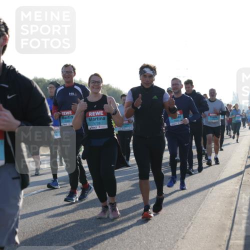 03.10.2025 - Köhlbrandbrückenlauf Jannik Wohlers http://msf.ph/oto/9062764 03.10.2025 09:23:47 Position 3 1254, 3149, 1728, 2509 meine-sportfotos.de