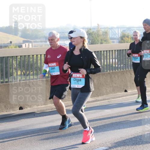 03.10.2025 - Köhlbrandbrückenlauf Lena Gebhardt http://msf.ph/oto/9062765 03.10.2025 09:20:27 Position 1 2134, 1179, 3380, 1627 meine-sportfotos.de
