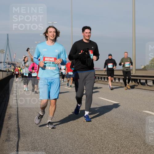 03.10.2025 - Köhlbrandbrückenlauf Fabian Wolf http://msf.ph/oto/9062768 03.10.2025 10:06:23 Position 3 2384 meine-sportfotos.de