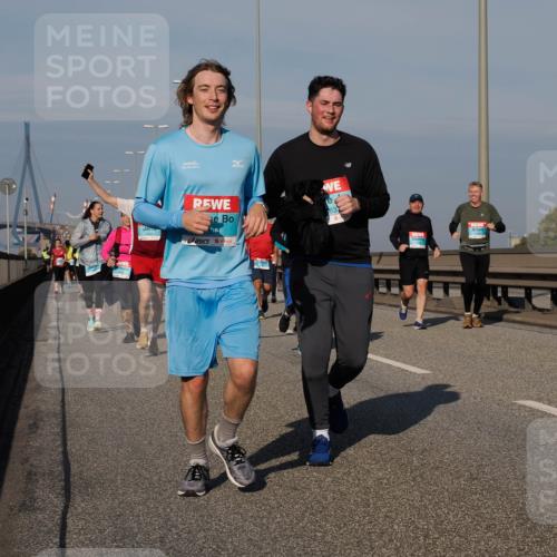 03.10.2025 - Köhlbrandbrückenlauf Fabian Wolf http://msf.ph/oto/9062780 03.10.2025 10:06:24 Position 3 03, 10, 2382, 84, 83 meine-sportfotos.de