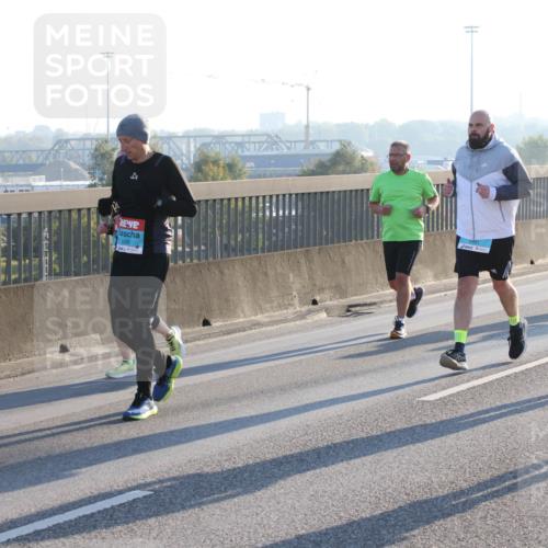 03.10.2025 - Köhlbrandbrückenlauf Lena Gebhardt http://msf.ph/oto/9062781 03.10.2025 09:20:27 Position 1 2882, 2946 meine-sportfotos.de