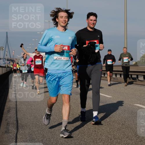 03.10.2025 - Köhlbrandbrückenlauf Fabian Wolf http://msf.ph/oto/9062788 03.10.2025 10:06:24 Position 3 03, 10, 2015, 2384 meine-sportfotos.de