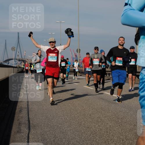 03.10.2025 - Köhlbrandbrückenlauf Fabian Wolf http://msf.ph/oto/9062802 03.10.2025 10:06:25 Position 3 2382, 2239 meine-sportfotos.de