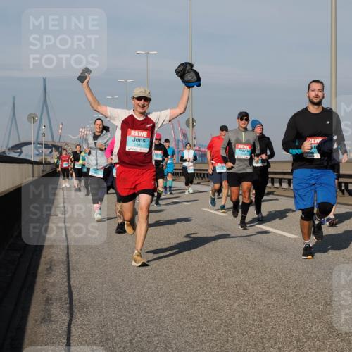 03.10.2025 - Köhlbrandbrückenlauf Fabian Wolf http://msf.ph/oto/9062813 03.10.2025 10:06:26 Position 3 2382, 2783 meine-sportfotos.de