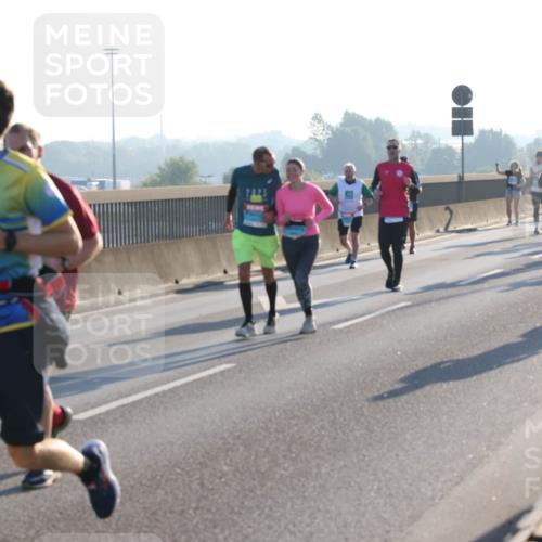 03.10.2025 - Köhlbrandbrückenlauf Lena Gebhardt http://msf.ph/oto/9062814 03.10.2025 09:20:28 Position 1  meine-sportfotos.de
