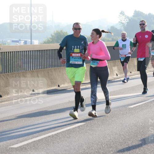 03.10.2025 - Köhlbrandbrückenlauf Lena Gebhardt http://msf.ph/oto/9062822 03.10.2025 09:20:29 Position 1 2, 025, 3550 meine-sportfotos.de