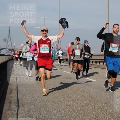03.10.2025 - Köhlbrandbrückenlauf Fabian Wolf http://msf.ph/oto/9062826 03.10.2025 10:06:26 Position 3 2239, 2382, 150, 2784 meine-sportfotos.de