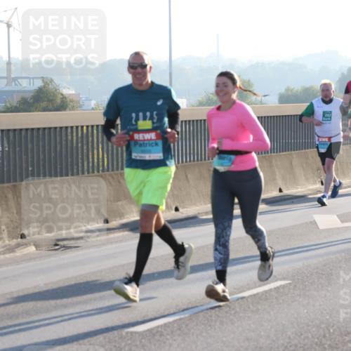 03.10.2025 - Köhlbrandbrückenlauf Lena Gebhardt http://msf.ph/oto/9062855 03.10.2025 09:20:30 Position 1 2025 meine-sportfotos.de