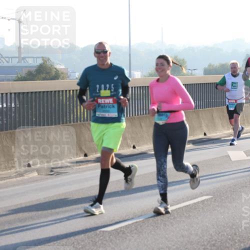 03.10.2025 - Köhlbrandbrückenlauf Lena Gebhardt http://msf.ph/oto/9062861 03.10.2025 09:20:30 Position 1 2025 meine-sportfotos.de