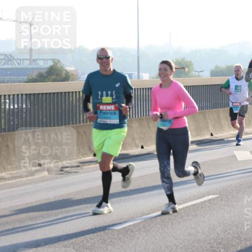 03.10.2025 - Köhlbrandbrückenlauf Lena Gebhardt http://msf.ph/oto/9062865 03.10.2025 09:20:30 Position 1 2025 meine-sportfotos.de