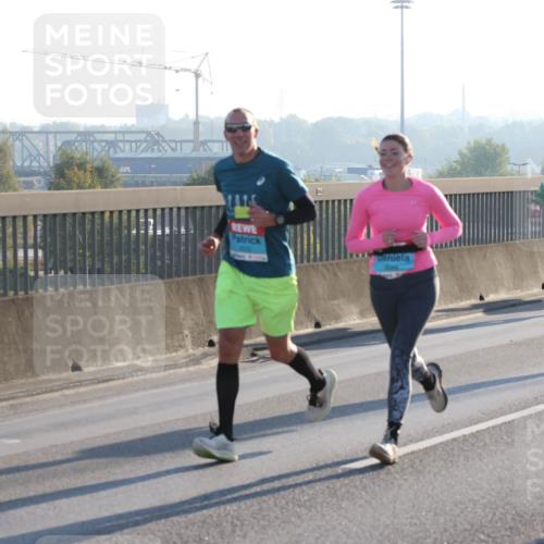 03.10.2025 - Köhlbrandbrückenlauf Lena Gebhardt http://msf.ph/oto/9062874 03.10.2025 09:20:30 Position 1  meine-sportfotos.de